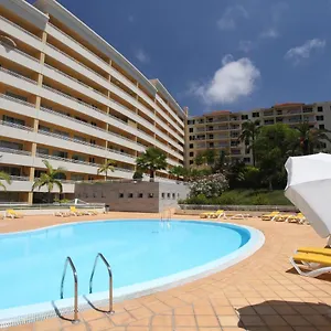 One Bedroom Holiday With Balcony And Pool Apartamento